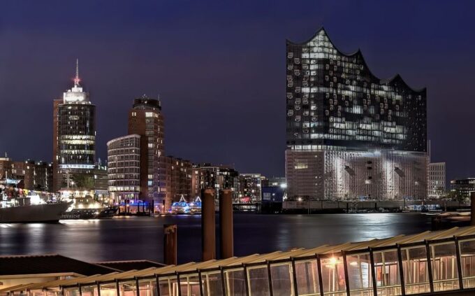 Hamburg: Speicherstadt & HafenCity Tour - Languages and Availability