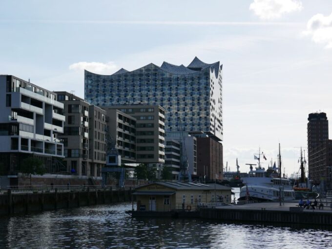 Hamburg: Speicherstadt & HafenCity Tour - Tour Highlights