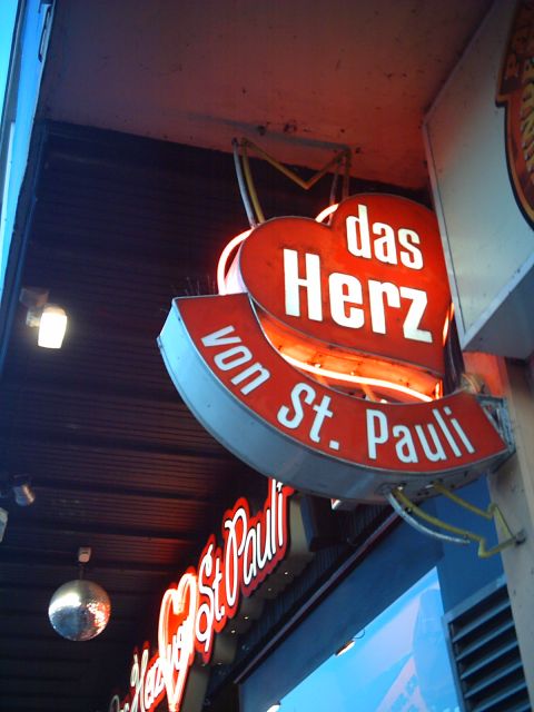 Hamburg: St. Pauli 1.5-Hour Tour - Group Size and Meeting Point