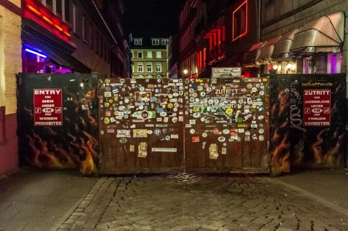 Hamburg: St. Pauli Highlights Guided Tour With Beer for 18+ - Meeting Point Details