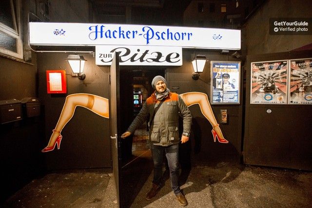Hamburg: St. Pauli Red Light District Tour - Exploring the District