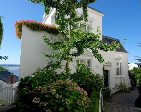 Hamburg: Tour of Blankenese on the Banks of the Elbe - Frequently Asked Questions