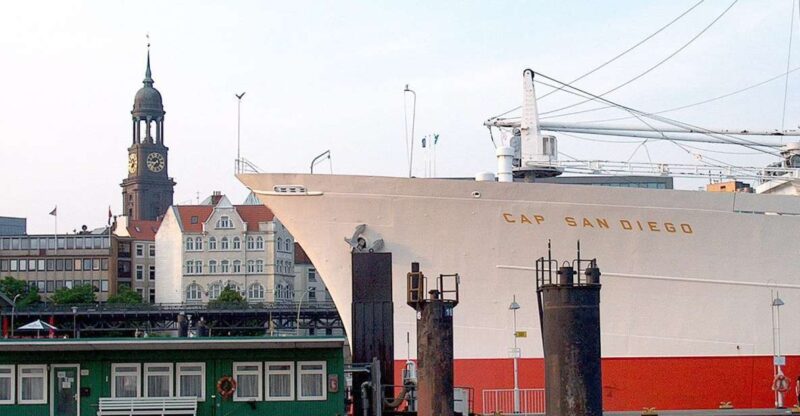 Hamburg: Traditional Harbor Tour With Commentary - Tour Highlights