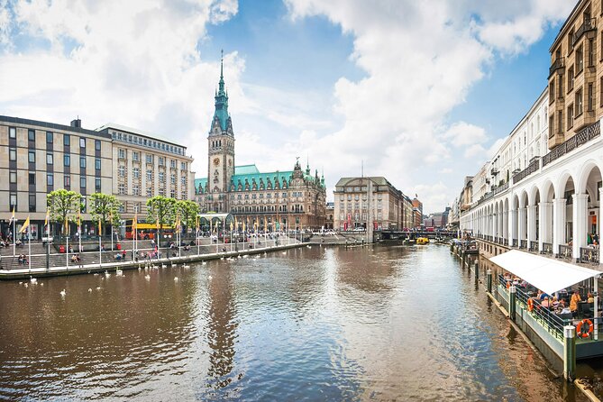 Hamburg Waterfront: Pirate Cook Exploration Game and Tour - Overview