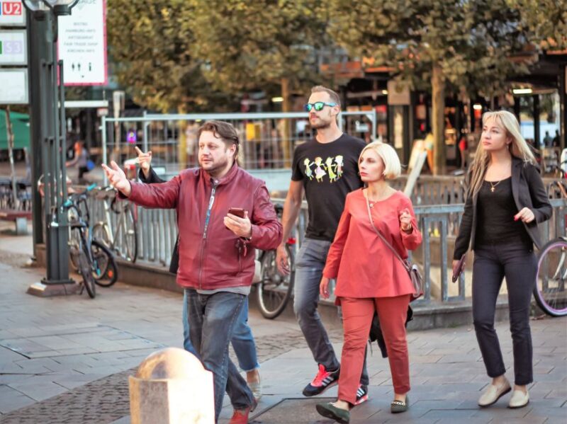 Hamburg Waterkant - a Modern Scavenger Hunt Tour. - Participation and Requirements