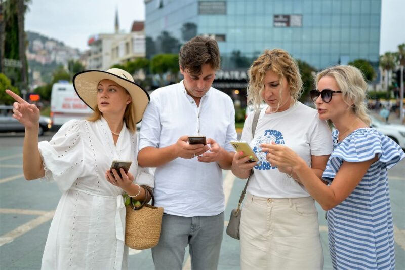 Hamburg Waterkant - a Modern Scavenger Hunt Tour. - Tour Mechanics