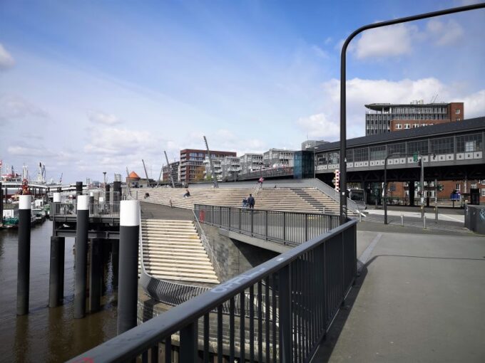 Hamburg Waterkant - a Modern Scavenger Hunt Tour. - Navigating the Scavenger Hunt