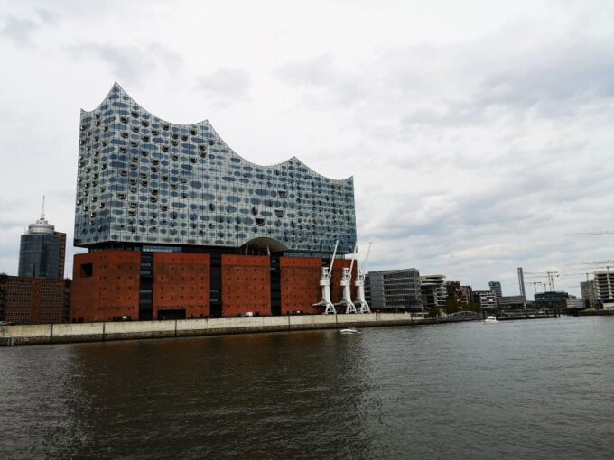 Hamburg Waterkant - a Modern Scavenger Hunt Tour. - Exploring Hamburgs Waterfront