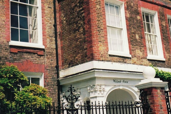 Hammersmith to Chiswick: a Self-Guided Audio Tour Along the Riverside - Questions About Staying Here