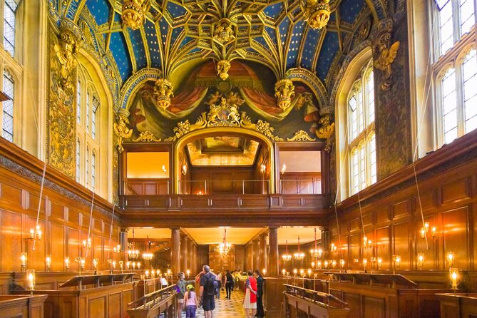 Hampton Court Guided Tour Full Day and High Tea - Palace and Gardens Tour