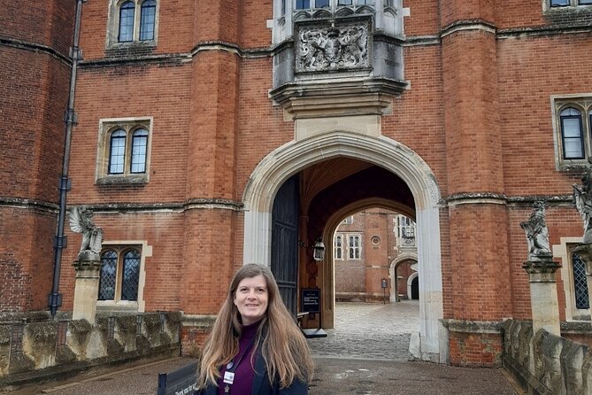 Hampton Court Palace Extended Tour With Accredited Expert Guide - Accessibility and Transportation