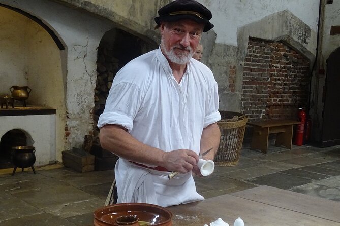 Hampton Court Palace Private Tour - Discovering the Excesses of Henry VIII - Inclusions and Exclusions