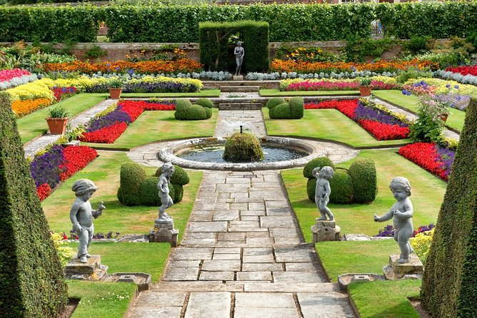 Hampton Court Palace Private Tour Including Skip the Line Pass - Accessibility and Additional Details