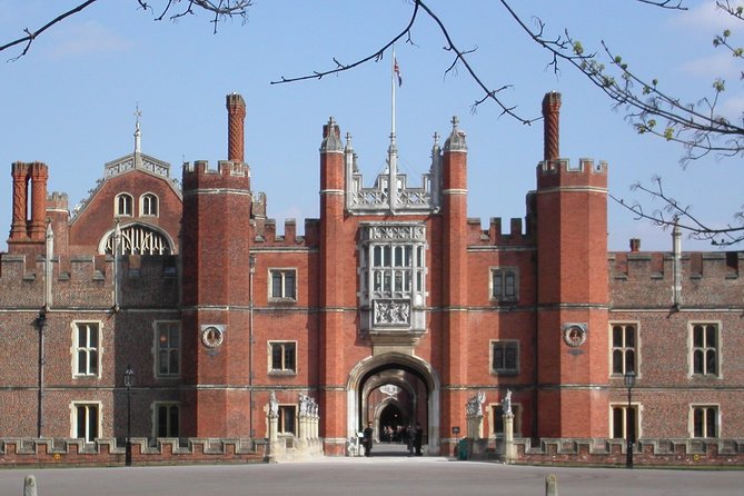 Hampton Court Palace Private Tour - Secrets of Henry VIII - Exploring the Tudor Architecture