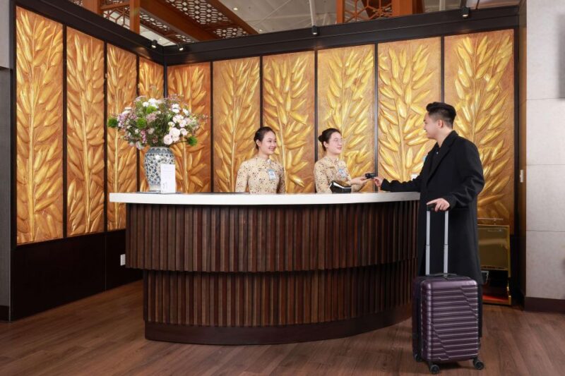 HAN Hanoi Airport: Song Hong Premium Lounge & Bar Terminal 2 - International Cuisine and Beverages