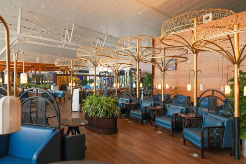 HAN Hanoi Airport: Song Hong Premium Lounge & Bar Terminal 2 - Accessibility and Flight Information
