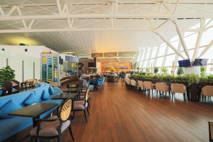 HAN Hanoi Airport: Song Hong Premium Lounge & Bar Terminal 2 - Charging Stations and Wi-Fi