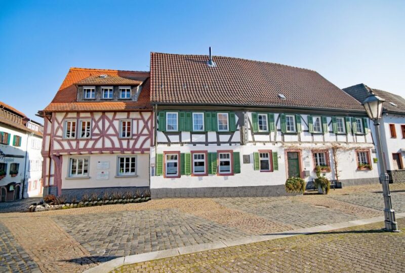 Hanau: Private Guided Walking Tour - German Fairy Tale Route