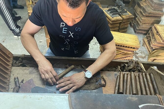 Hand Roll Your Cigar - Whats Included in the Workshop