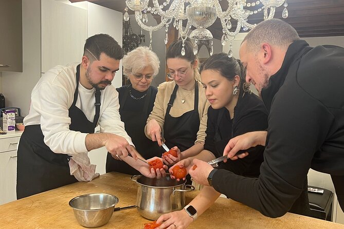 Hands-On Cooking Class With the Somelier in Venice - Key Points
