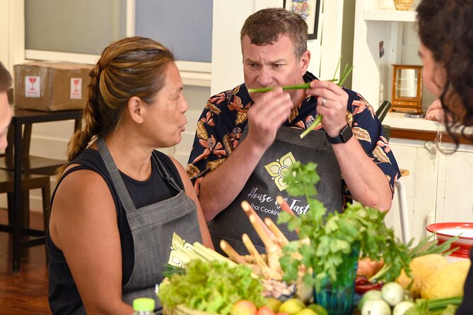 Hands-on Thai Cooking Class & Market Tour in Sukhumvit - Meeting Point and Transportation
