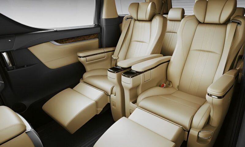 Haneda Airport: Private One-Way Transfer To/From Yokohama - Driver and Vehicle