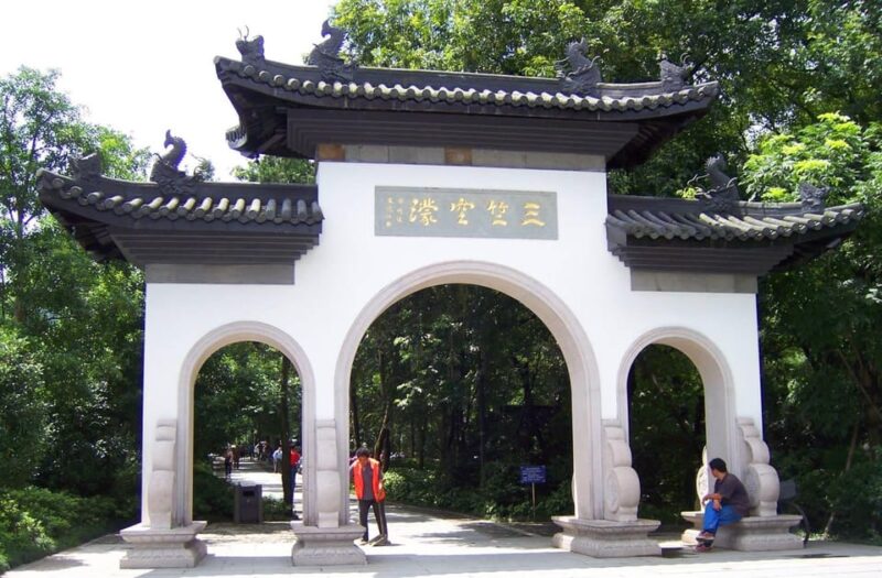 Hangzhou: Fei Lai Peak (Lingyin Temple) E-Ticket - Exploring Feilai Peak