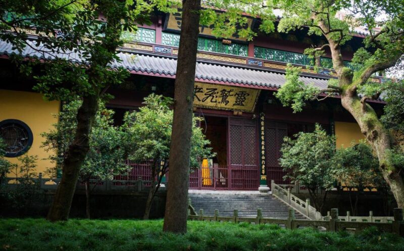 Hangzhou: Private Customized Tour of Citys Top Sights - Lingyin Temple Visit