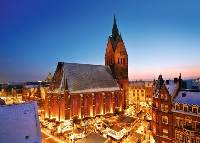 Hannover: Christmas Time Walking Tour - Romantic Old Town