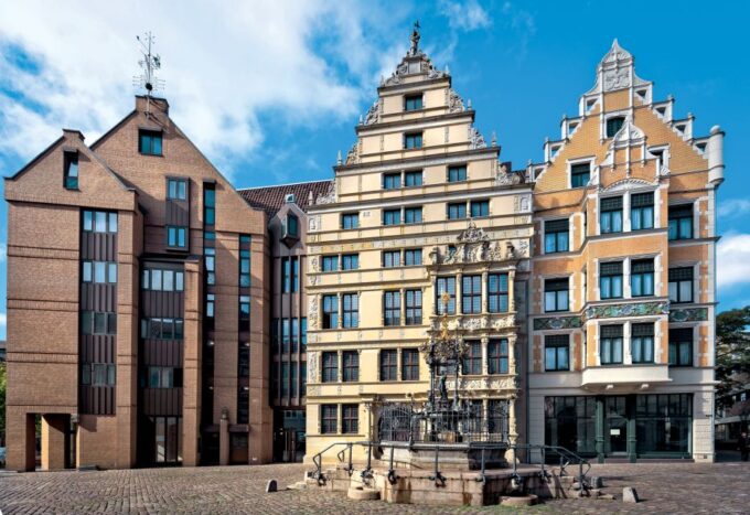 Hannover: Guided Old Town Walking Tour - Historical Sights and Attractions
