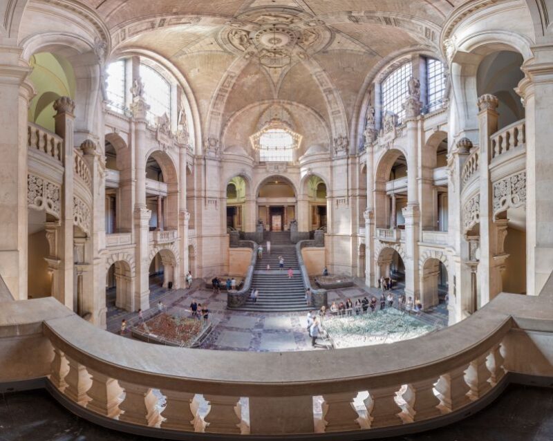 Hannover: New Town Hall Exclusive Guided Walking Tour - Tour Description