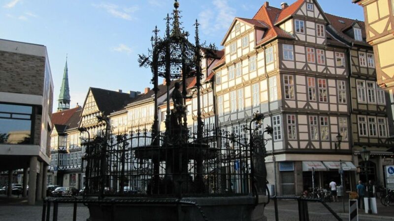 Hannover: Private Guided Walking Tour - Key Attractions and Stories