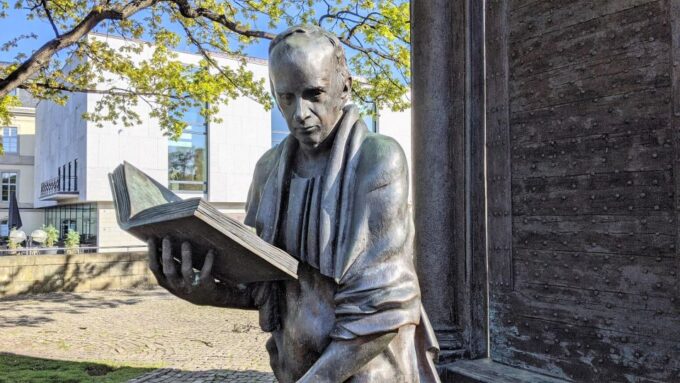 Hannover: Self-guided City Centre Walk Sights and Specials - Pacing and Exploration