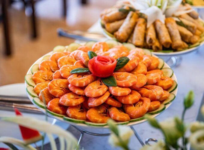 Hanoi: 1-Day Ha Long Bay Cruise, Titop Island & Luon Cave - Visiting Titop Island and Mountain