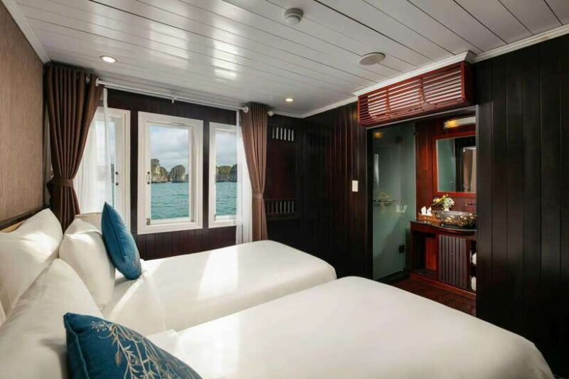Hanoi: 2-Day Halong Bay Boutique Cruise With Kayaking - Getting to Tuan Chau Harbor