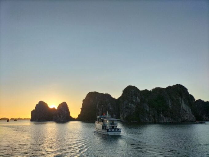 Hanoi: 3-Day Ninh Binh, Ha Long Bay, and Lan Ha Bay Cruise - Cruise to Lan Ha Bay