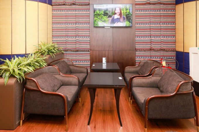 Hanoi Airport: Song Hong Premium Lounge at Domestic Terminal - Food and Beverage Selection