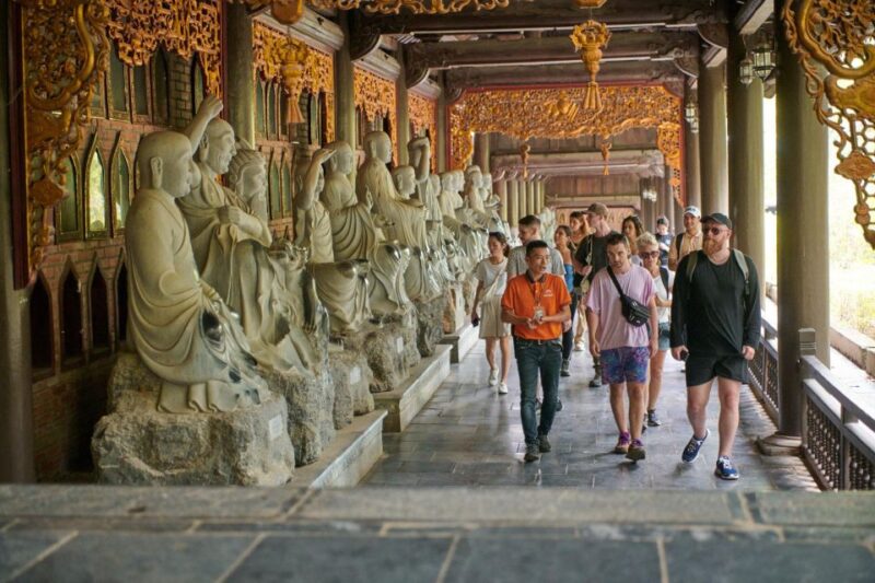 Hanoi: Bai Dinh - Trang An - Mua Cave 1 Day, Buffet Lunch - Mua Cave Climb