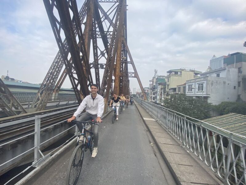 Hanoi: Bike Tour Through Hidden Gems and Banana Island - Visiting Tran Quoc Pagoda
