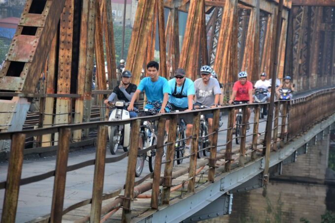 Hanoi: Bike Tour Through Hidden Gems and Banana Island - Discovering Hanois Old Quarter