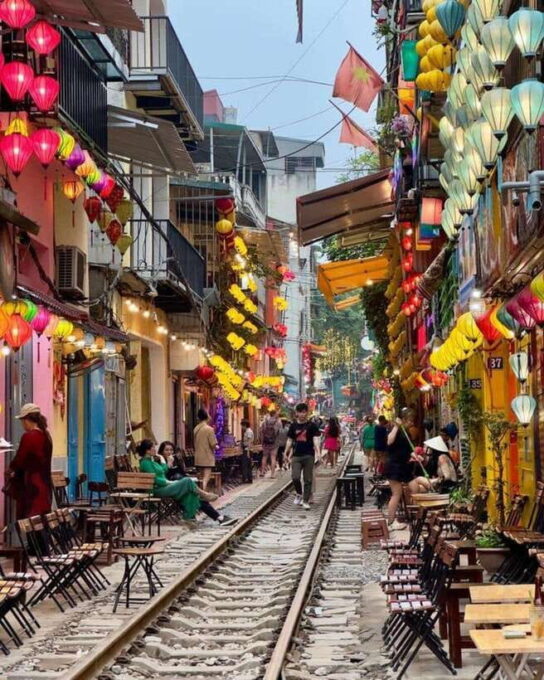 Hanoi: City Highlights Tour With Train Street & Hidden Gems - Discovering the One Pillar Pagoda