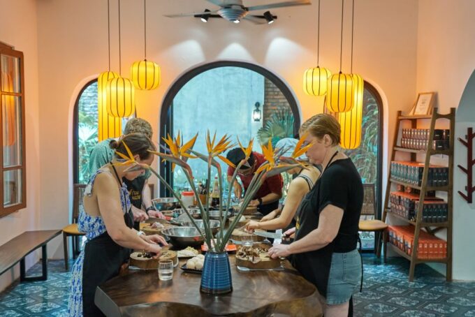 Hanoi: Cooking Class in a Local Villa With Market Tour - Local Market Experience
