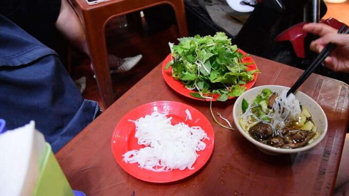 Hanoi: Culinary Stroll in French (3 Hours) - Food Market Visit