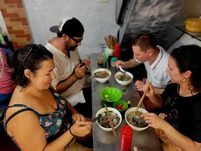 Hanoi: Culinary Stroll in French (3 Hours) - Street Food Tasting