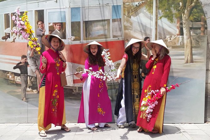 HANOI CULTURAL DISCOVERY TOUR ( 5 in 1 4 Hours - Special Package!) - Cyclo Ride in Old Quarter