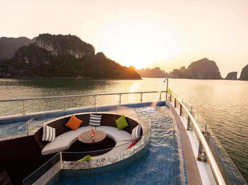 Hanoi: Discover Ha Long Bay 1 Day W Limousine Transfer - Discovering the Wonders of Sung Sot Cave