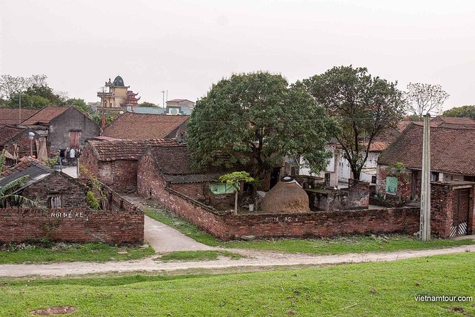 Hanoi: Duong Lam Historical Village Private Day Tour - Savoring Regional Specialties