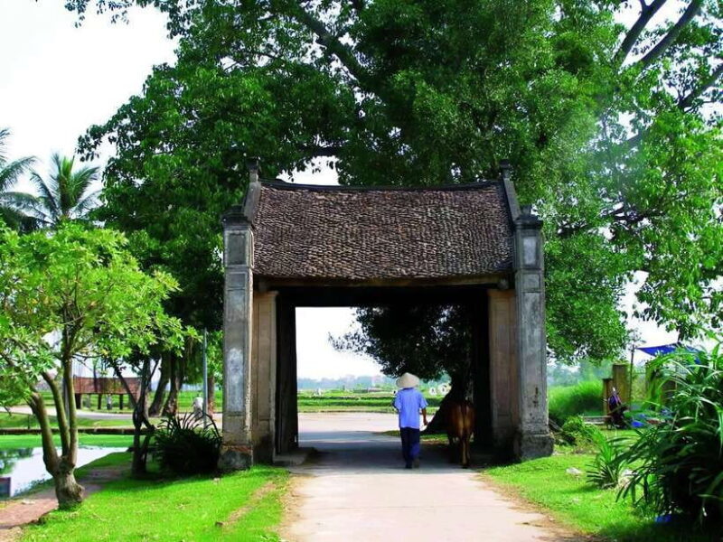 Hanoi: Duong Lam Village Tour & Learn About the Countryside - Temples Honoring Vietnams Historical Kings
