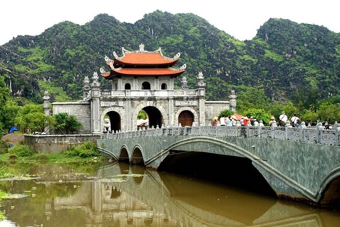 Hanoi Epic Tour 6D5N Hanoi - Halong Bay - Ninh Binh - Sapa - Exploring Hanois Vibrant Street Food