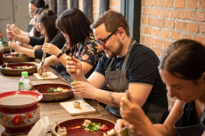 Hanoi Food Adventure: Vietnamese Market Tour & Cooking Class - Customization Options and Inclusions